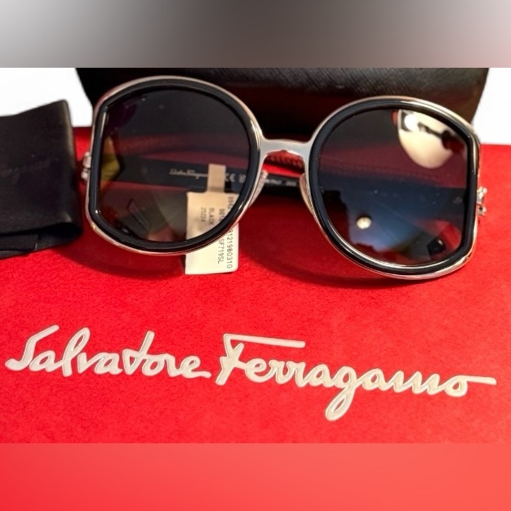 Salvatore Ferragamo SF719S Black Oversized Sunglasses – NWT w/ Case - Picture 2 of 9